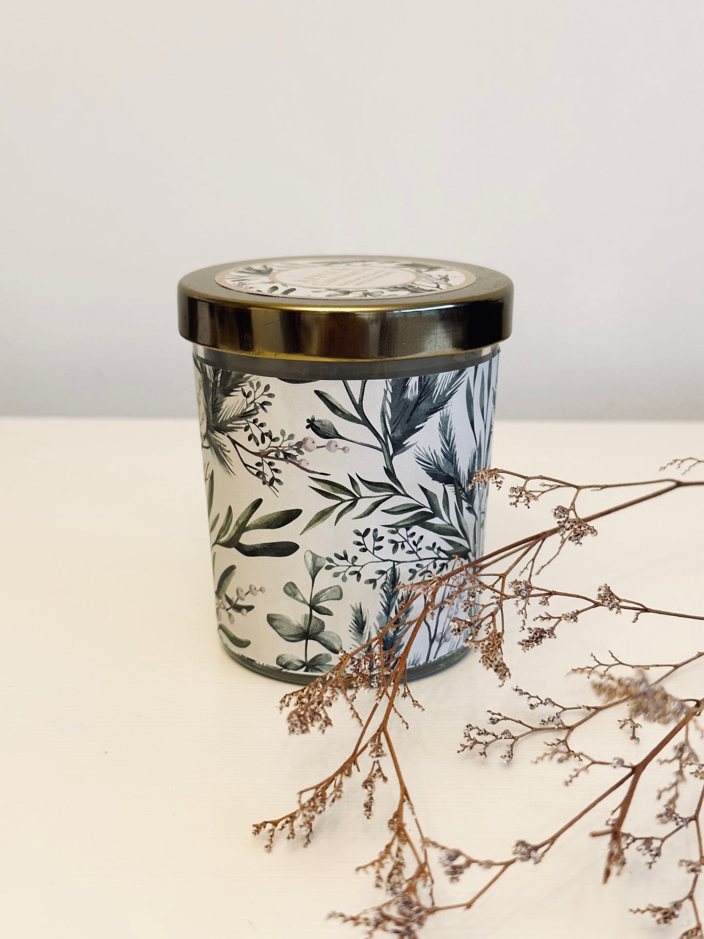 Eucalyptus Design Apple and Cinnamon Candle