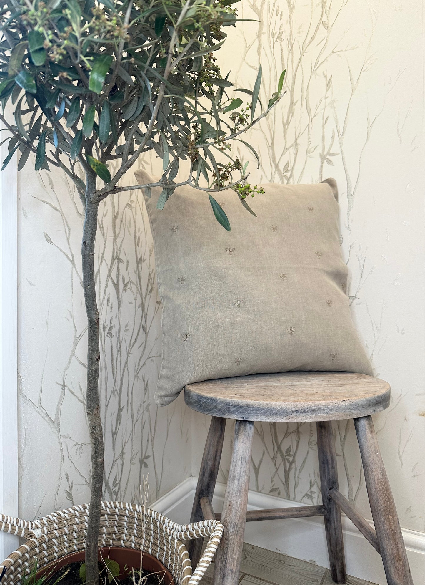 Bee Design Linen Cushion