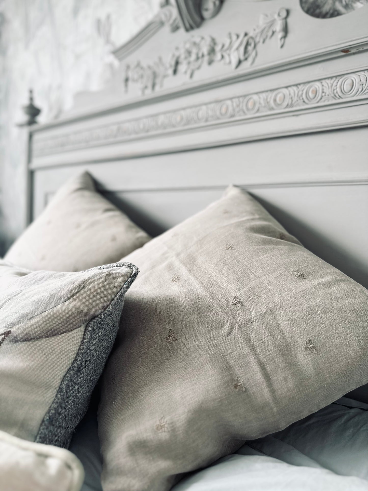 Bee Design Linen Cushion