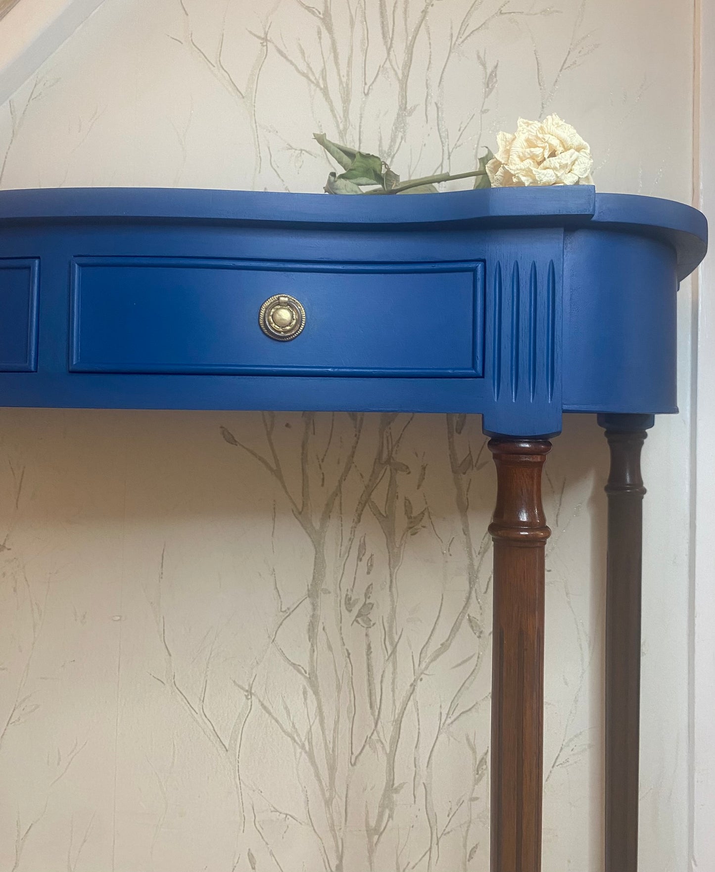 Elegant Stunning Blue Vintage Console Table