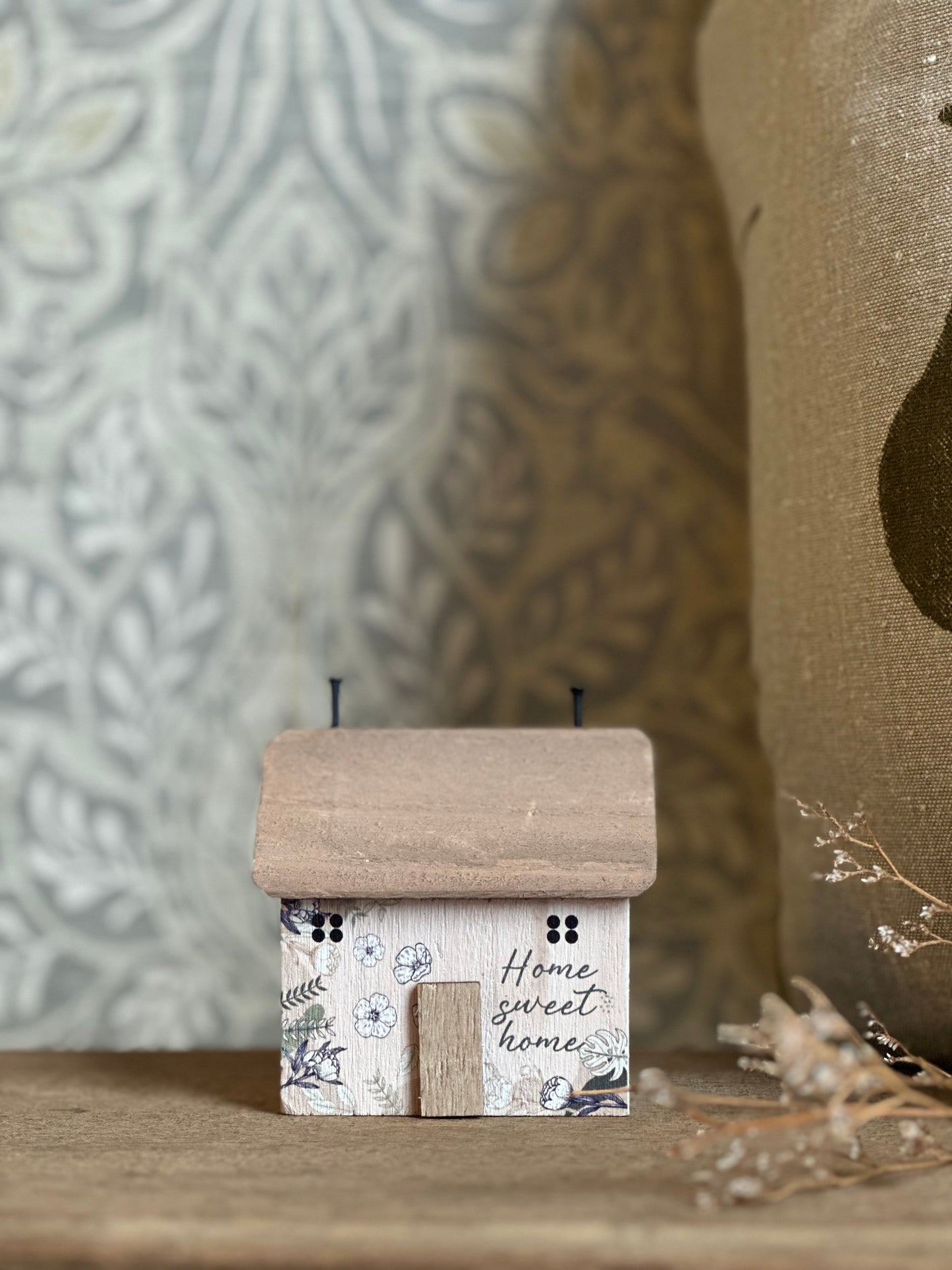 Cute Wooden Flower Home Sweet Home House