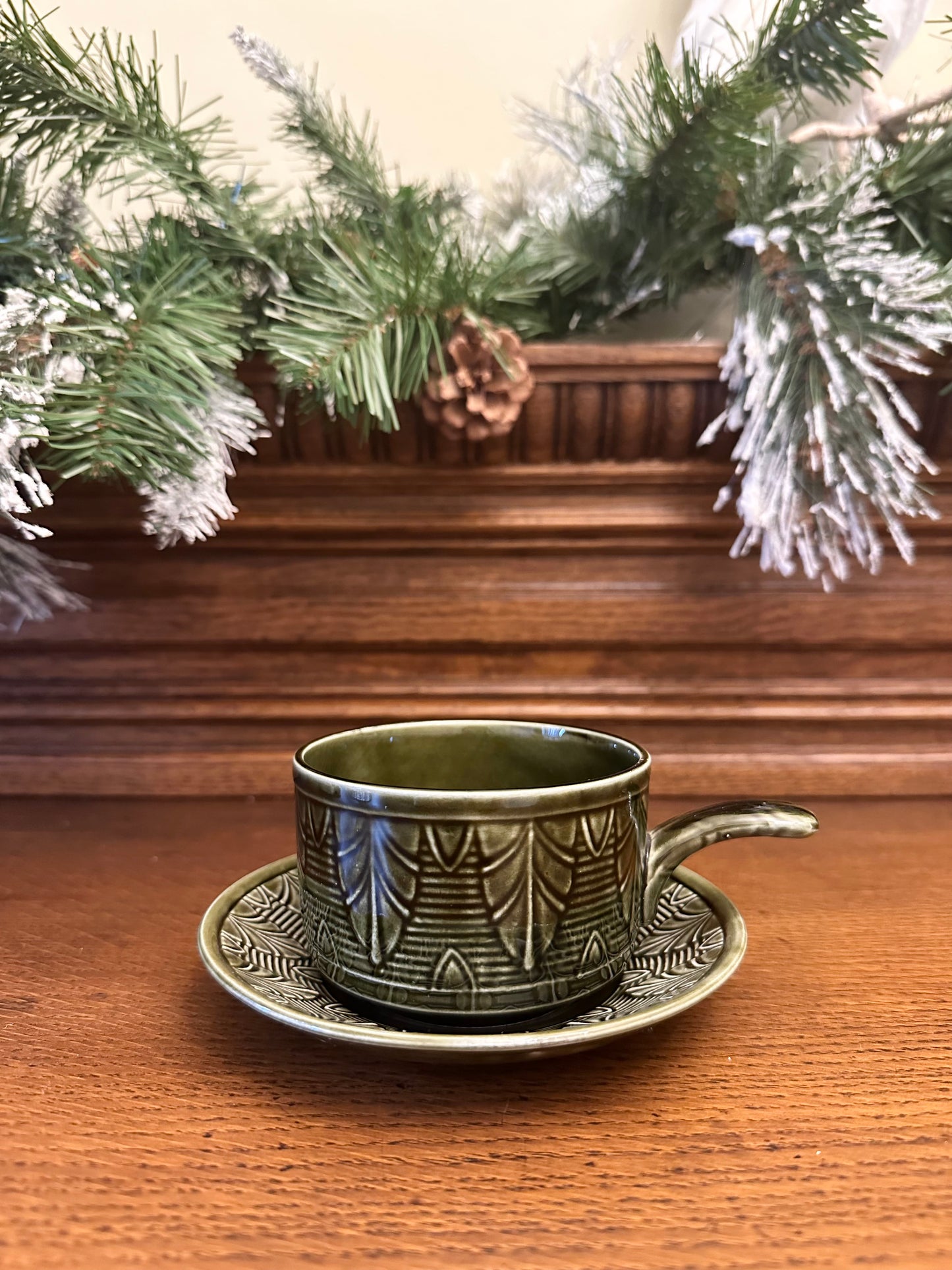 Leaf Design Vintage Cups/Bowls