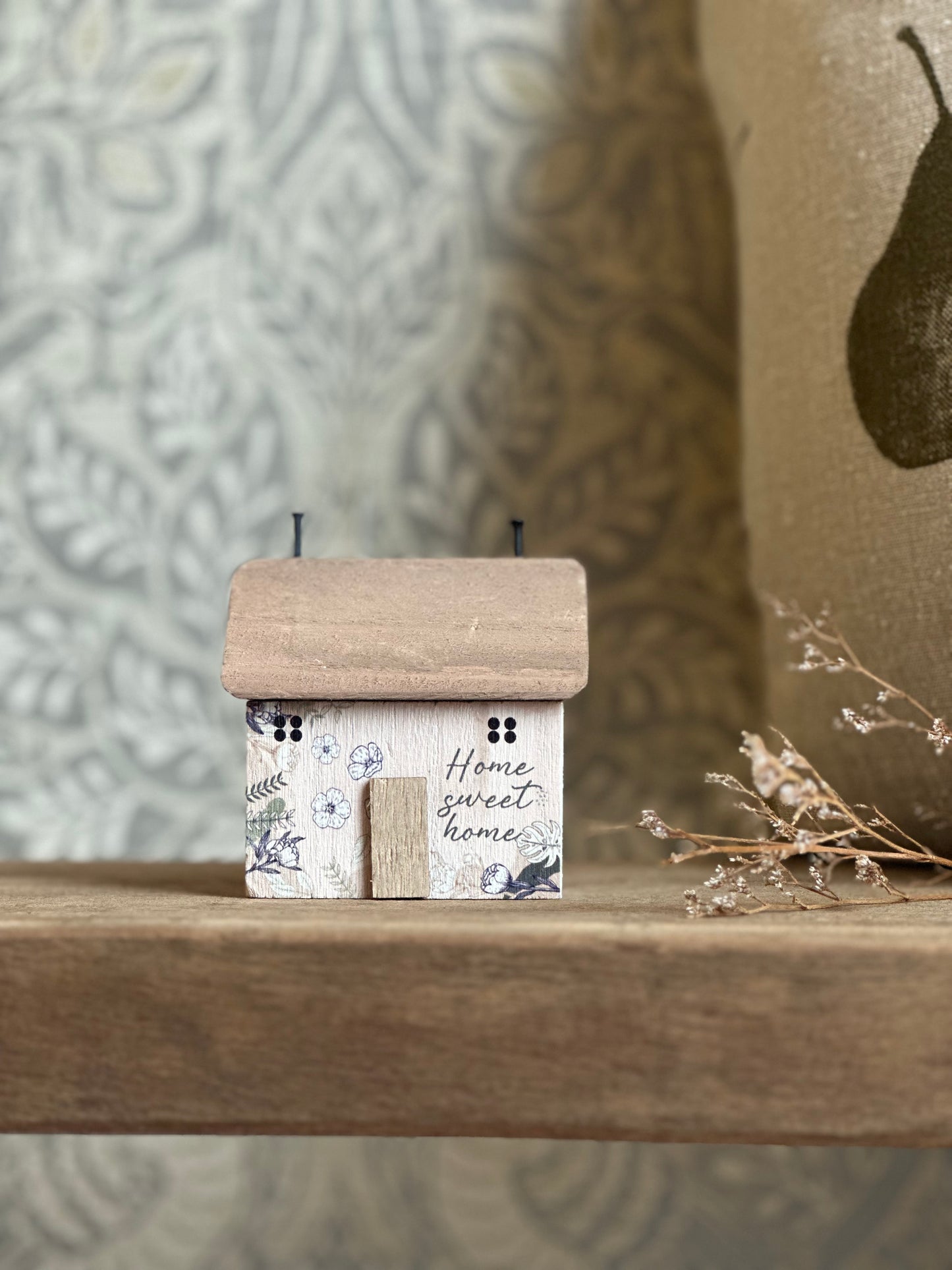 Cute Wooden Flower Home Sweet Home House