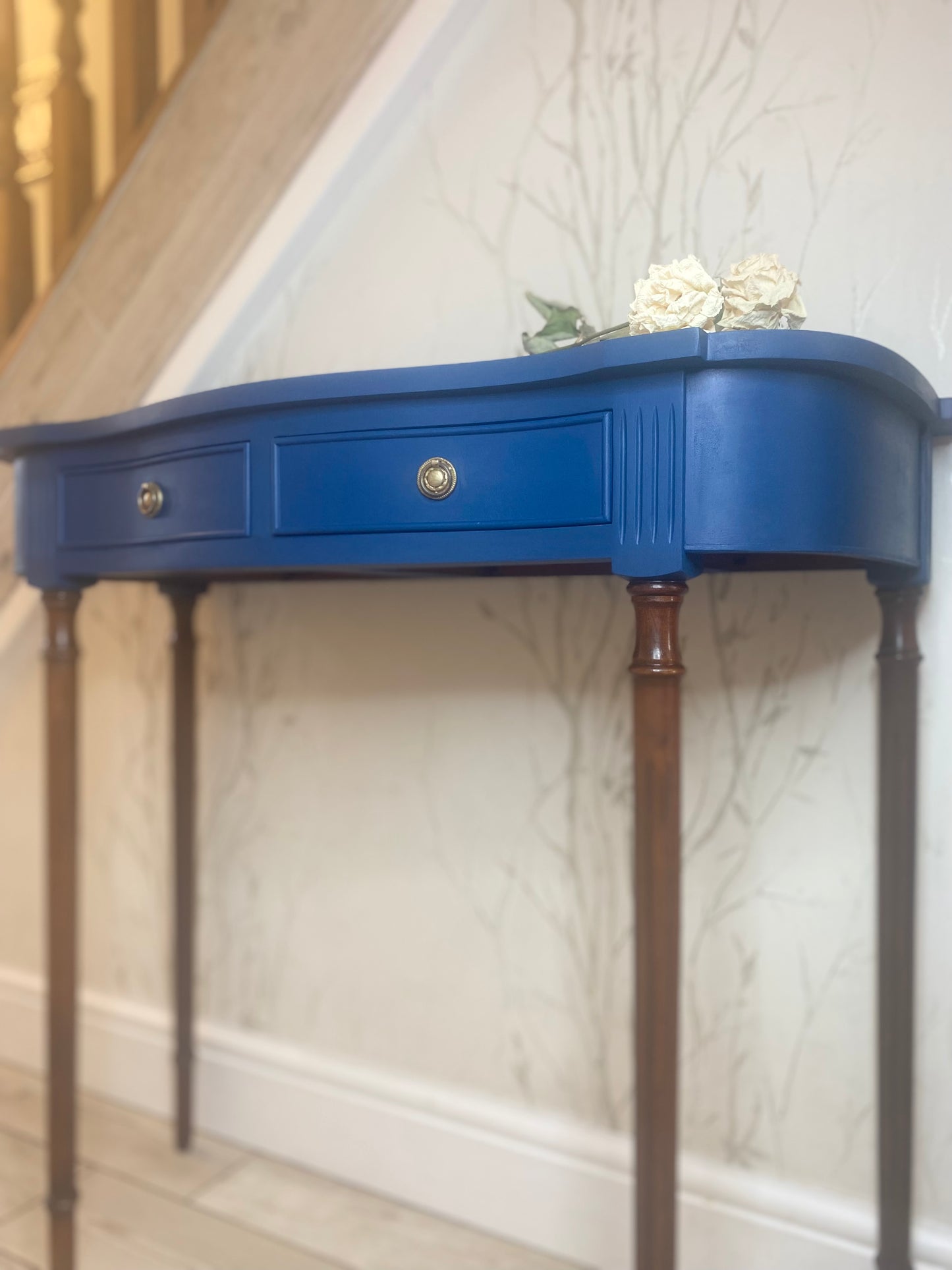 Elegant Stunning Blue Vintage Console Table