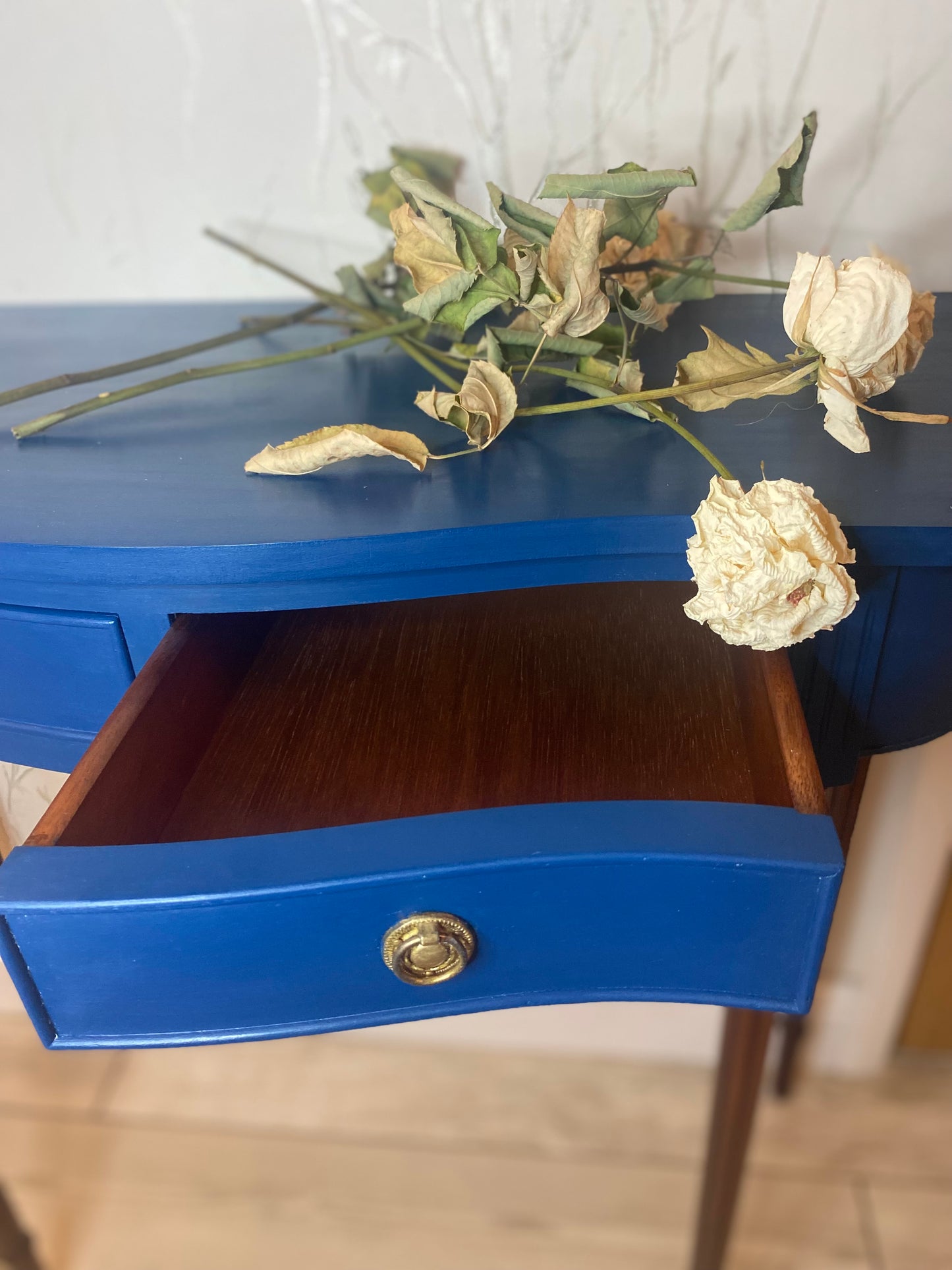 Elegant Stunning Blue Vintage Console Table